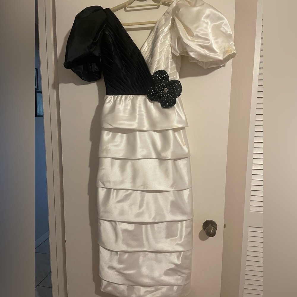 Elegant stunningly made evening dress